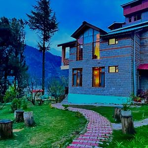 Four-Bedroom Holiday Home